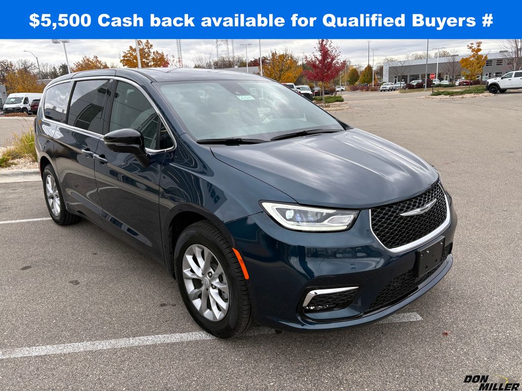 2025 Chrysler Pacifica Select