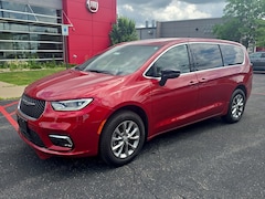New 2026 Chrysler Pacifica Select AWD Passenger Van 266024 for Lease near Fitchburg, WI, at Don Miller Dodge Chrysler Jeep Ram
