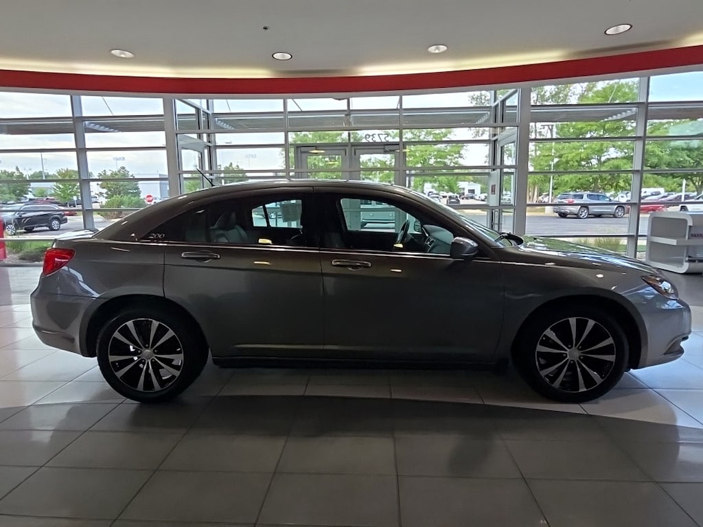 Used 2013 Chrysler 200 Limited