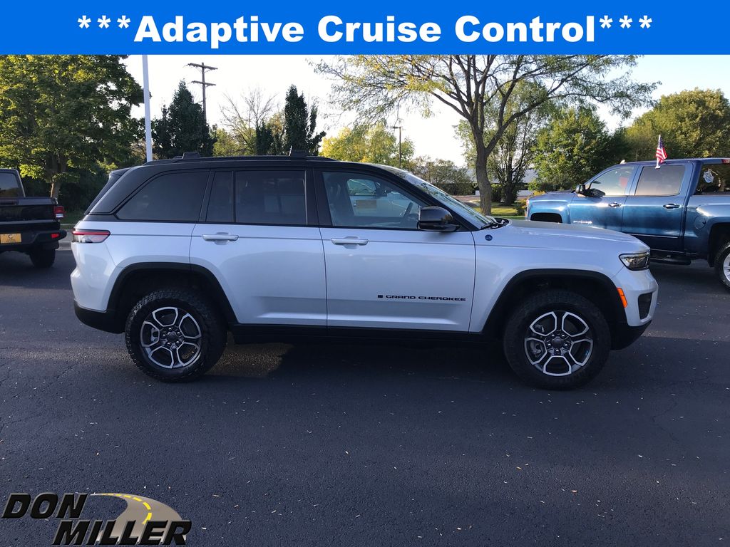 2022 Jeep Cherokee Trailhawk 4xe photo 2