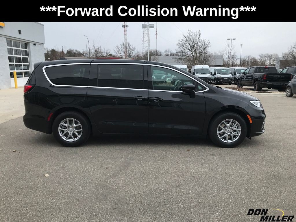 New 2026 Chrysler Pacifica Select Passenger Van