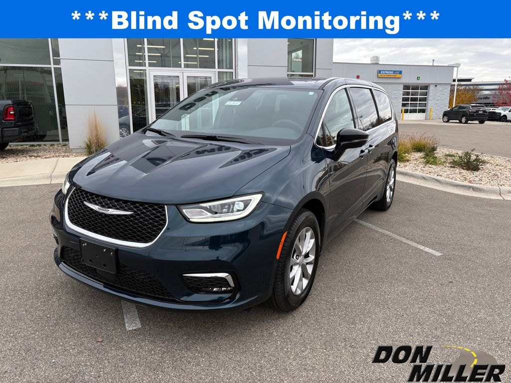 New 2025 Chrysler Pacifica Select Passenger Van