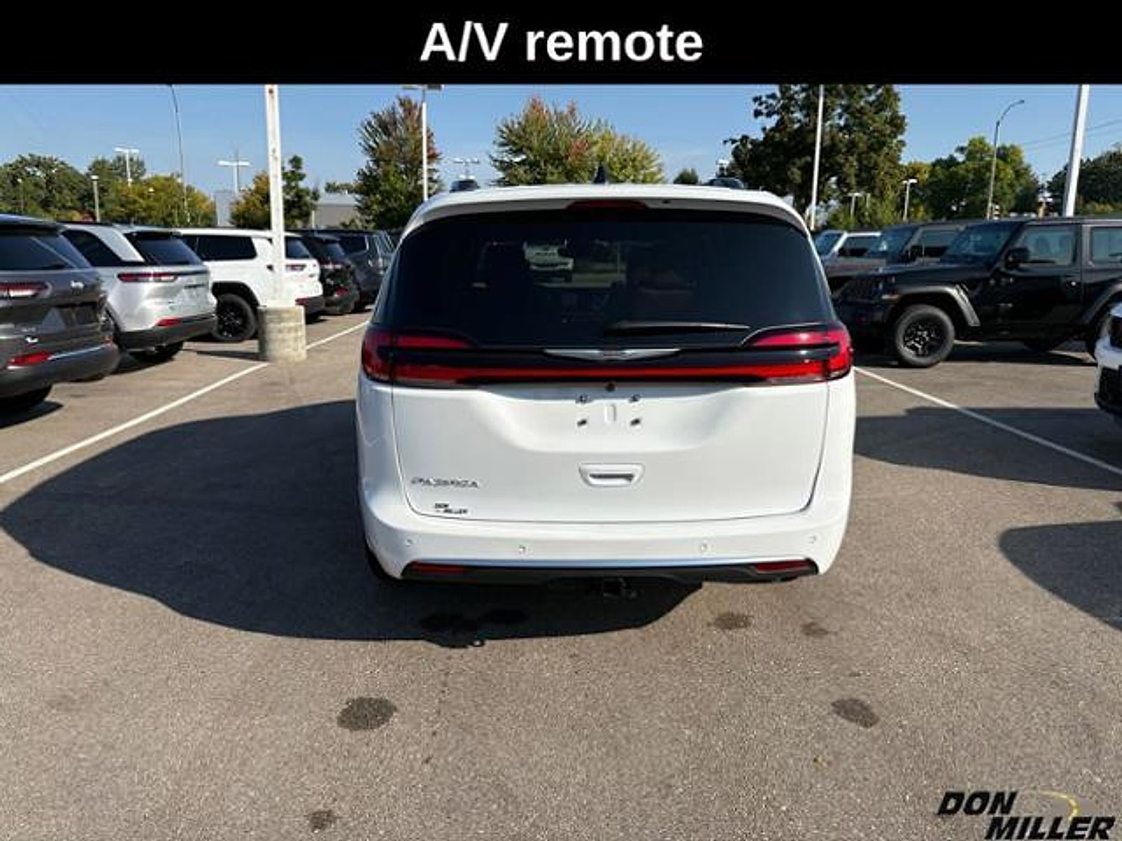2026 Chrysler Pacifica Pinnacle - Photo 6