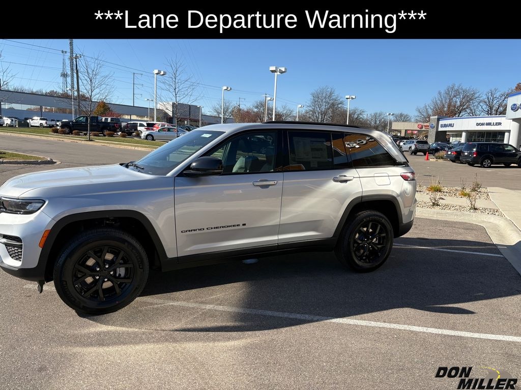 New 2025 Jeep Grand Cherokee Laredo Sport Utility
