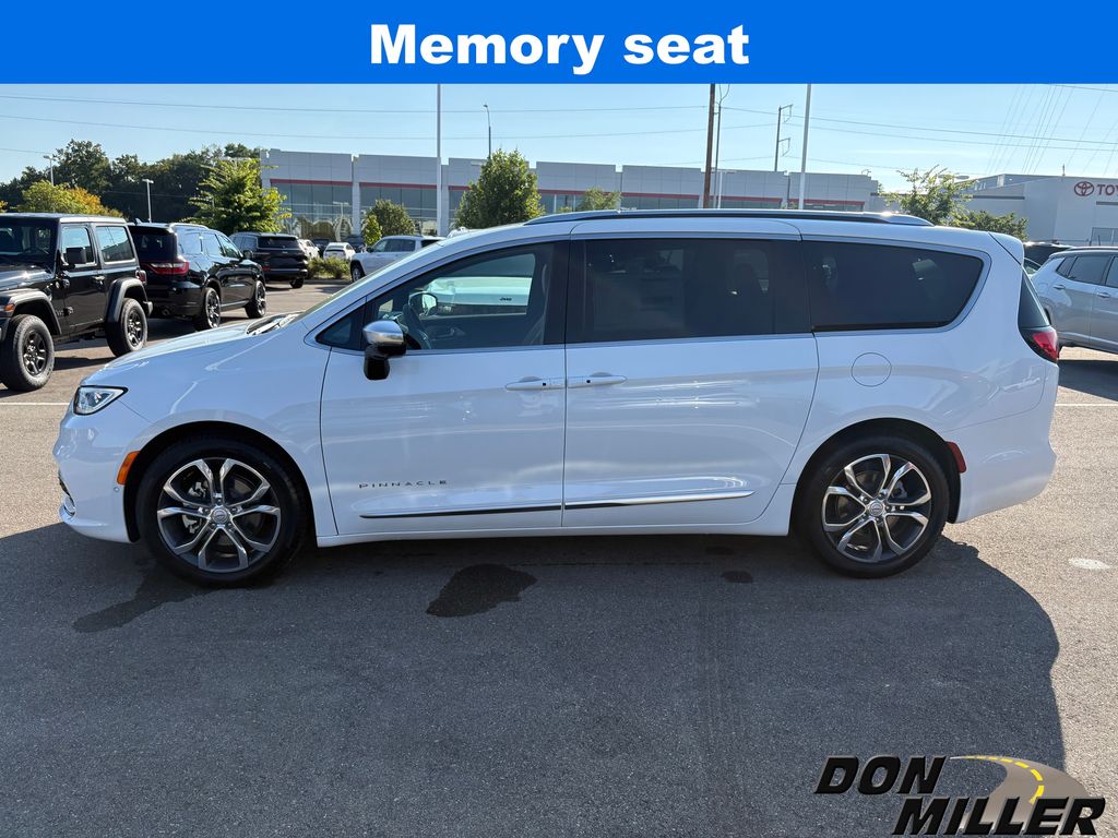 2026 Chrysler Pacifica Pinnacle photo 4