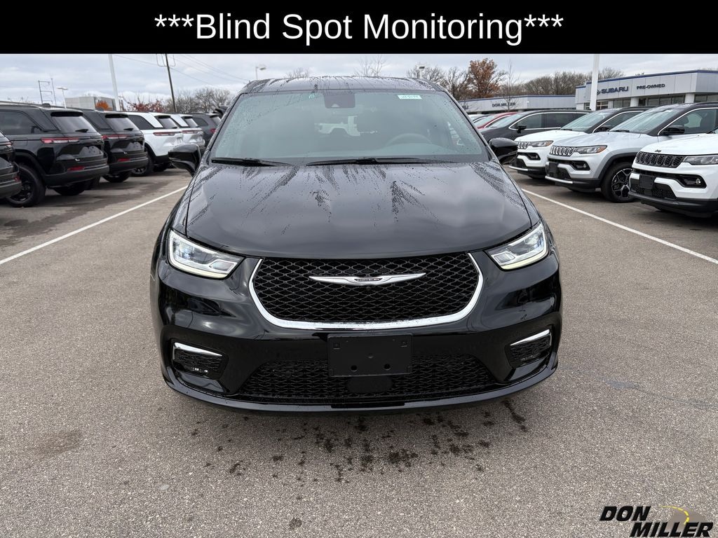 New 2026 Chrysler Pacifica SELECT AWD Passenger Van