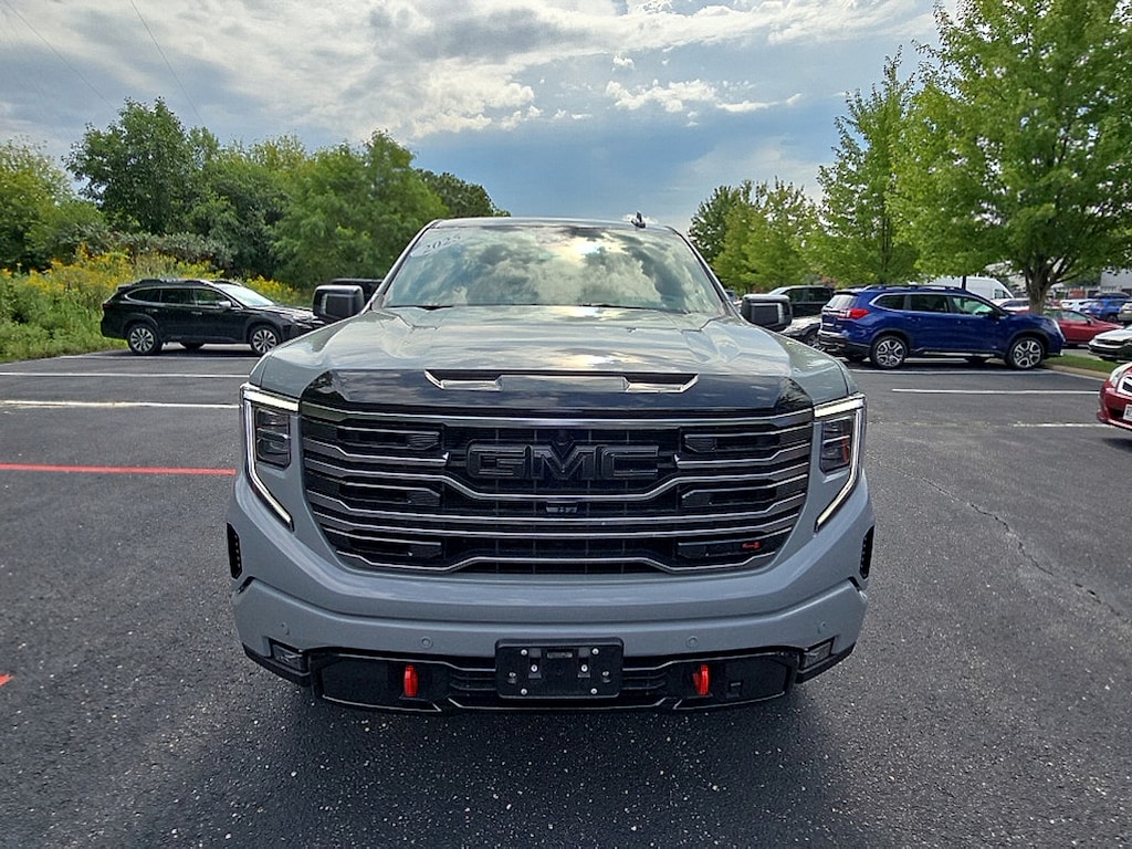 Used 2025 GMC Sierra 1500 4WD Crew Cab Short Box AT4