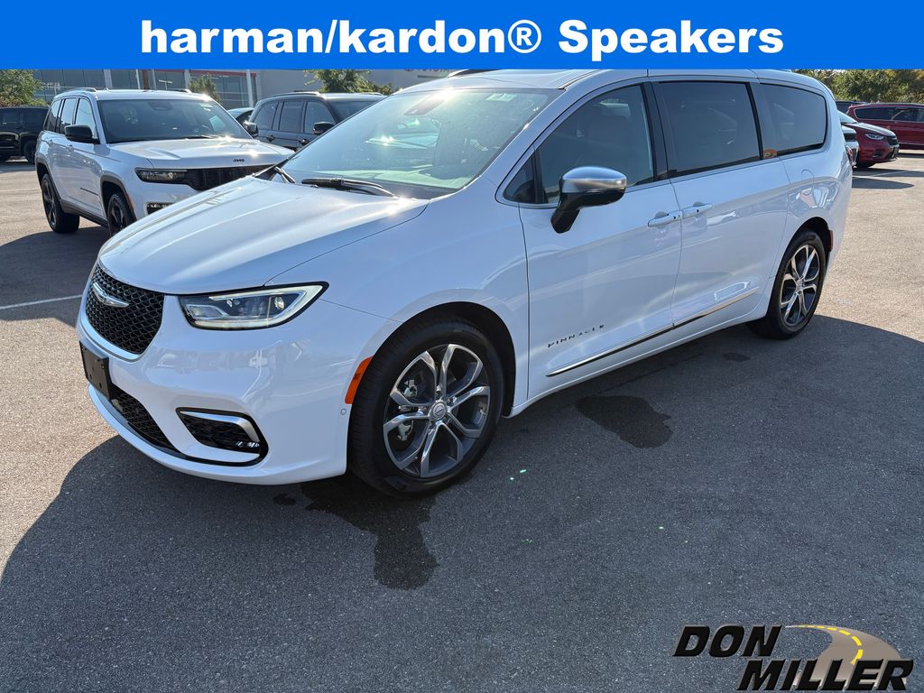 2026 Chrysler Pacifica Pinnacle photo 3