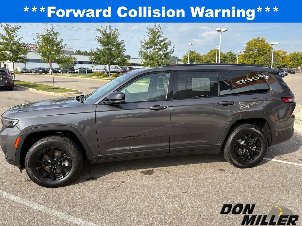 2025 Jeep Grand Cherokee Altitude photo 3