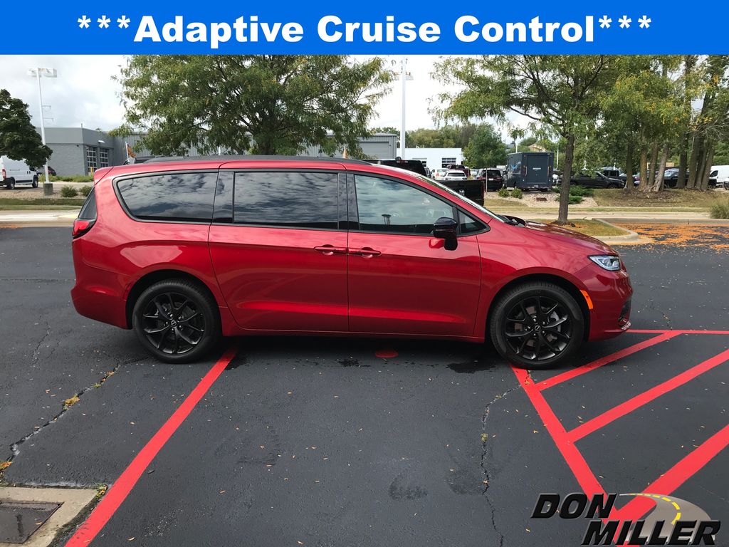 2026 Chrysler Pacifica Limited photo 3