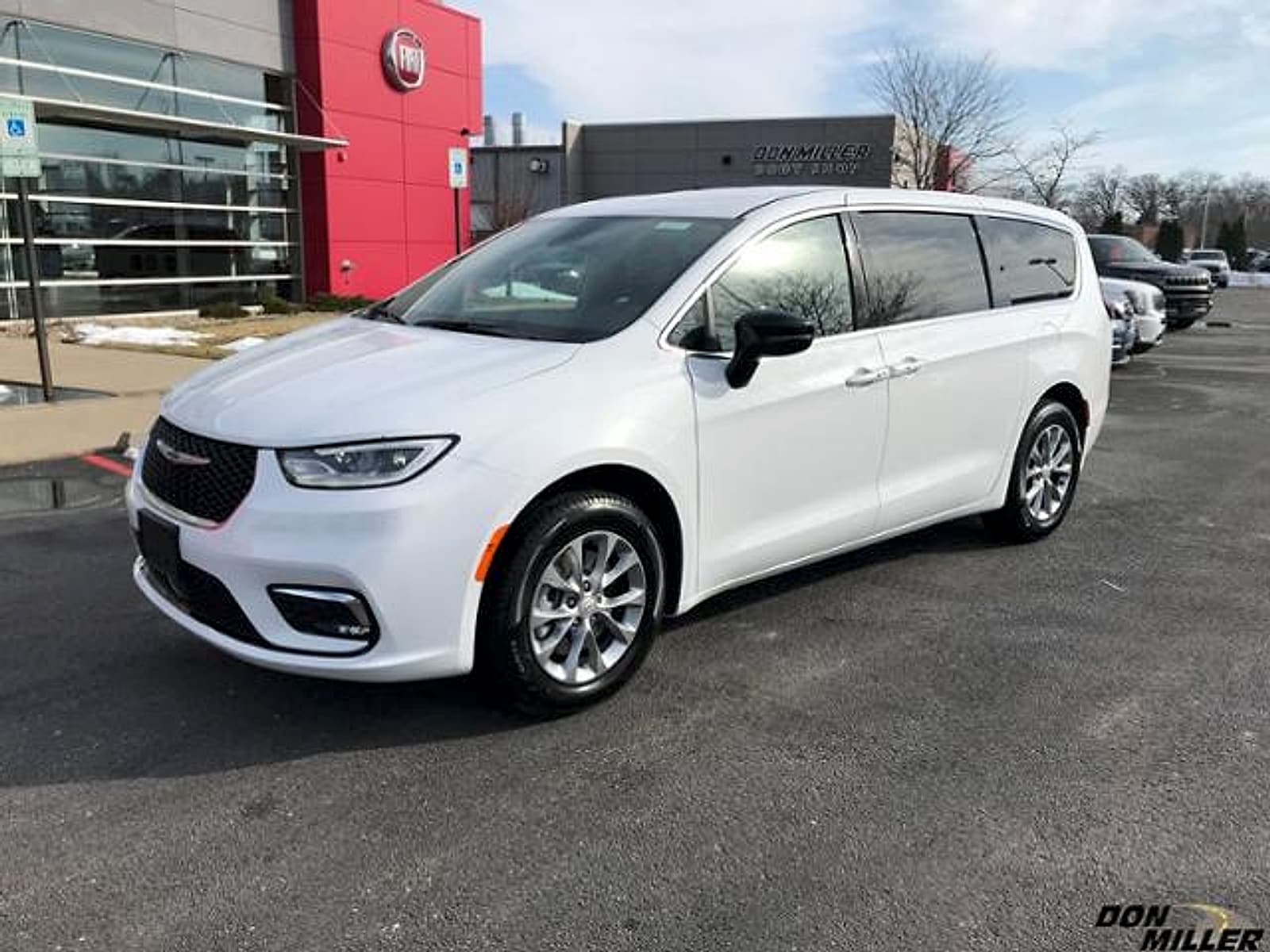 2026 Chrysler Pacifica Select AWD's photo