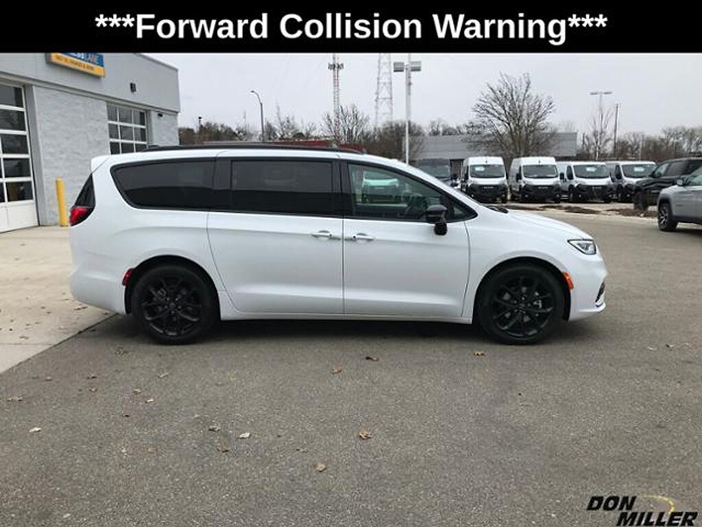 New 2026 Chrysler Pacifica Select Passenger Van