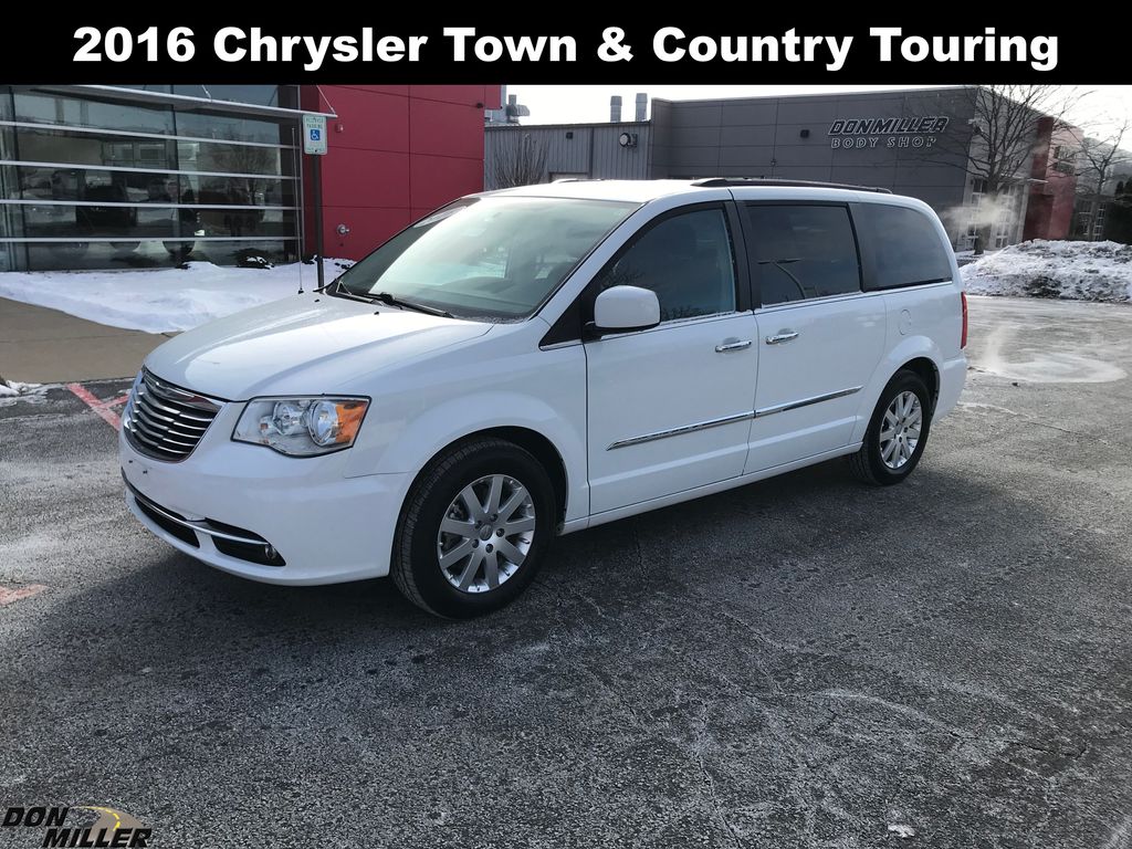 2016 Chrysler Town & Country Touring
