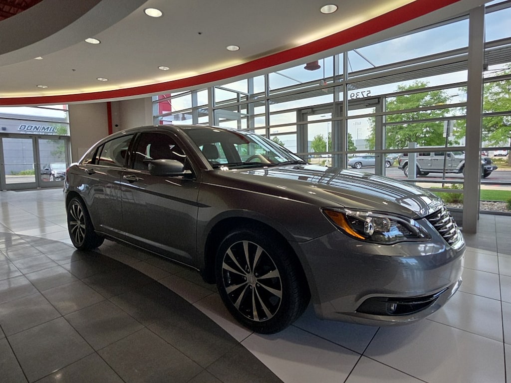 Used 2013 Chrysler 200 Limited