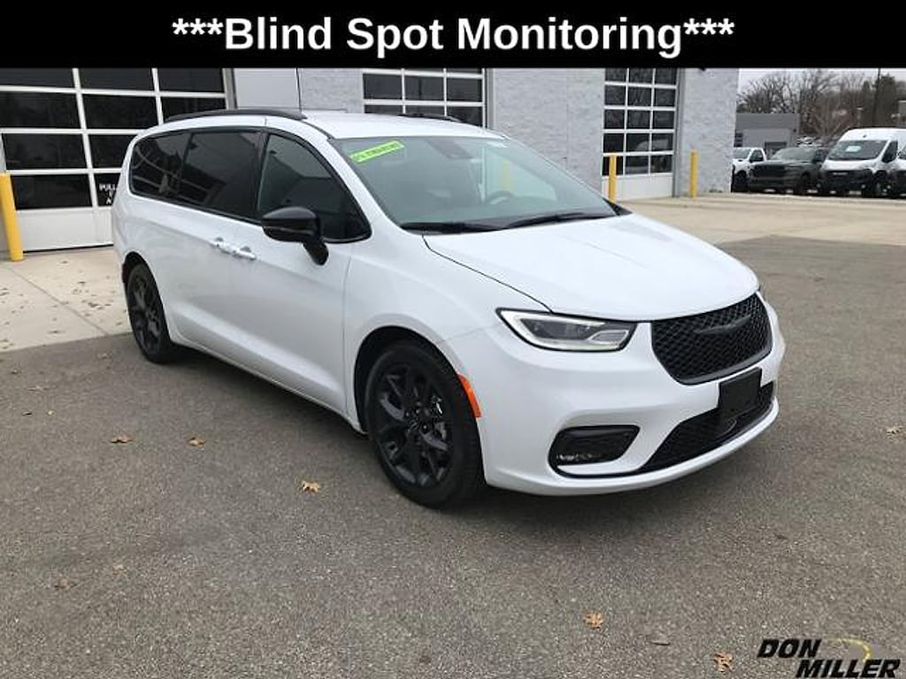 New 2026 Chrysler Pacifica Select Passenger Van