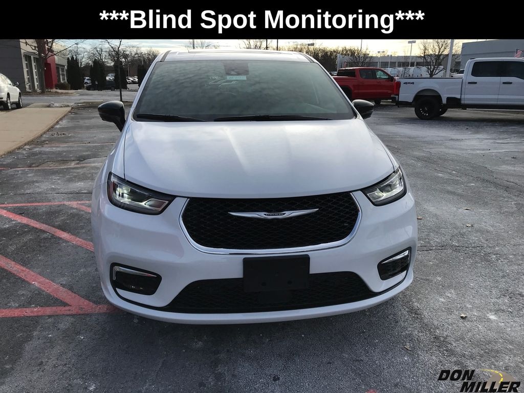 New 2026 Chrysler Pacifica Limited Passenger Van