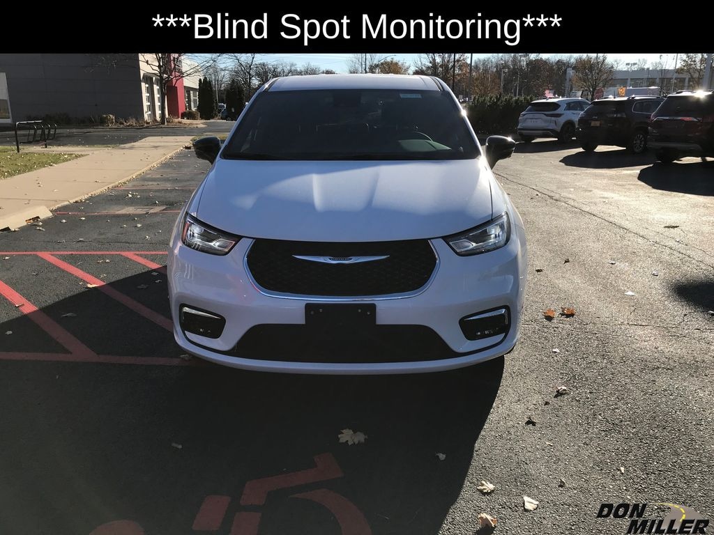 New 2026 Chrysler Pacifica SELECT AWD Passenger Van