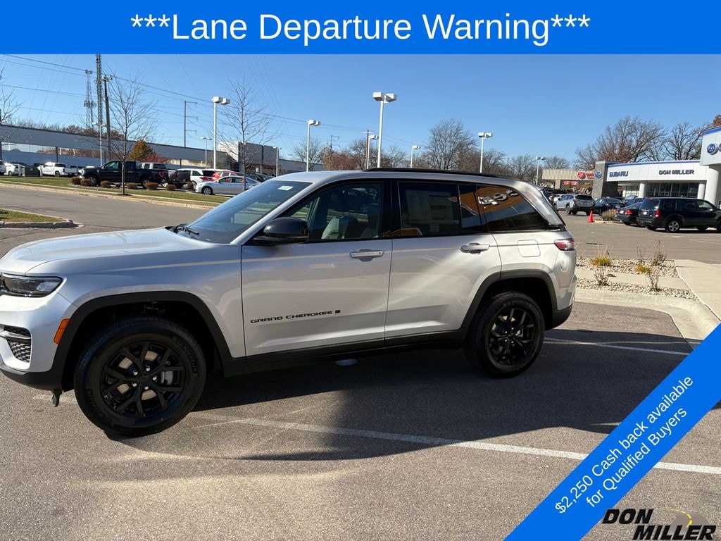 New 2025 Jeep Grand Cherokee Laredo Sport Utility