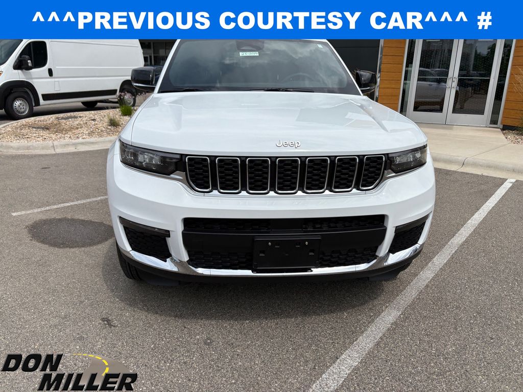 2025 Jeep Grand Cherokee Limited photo 2