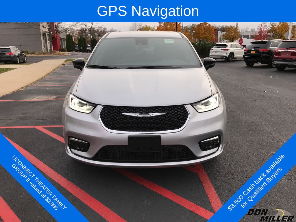 2026 Chrysler Pacifica photo 2