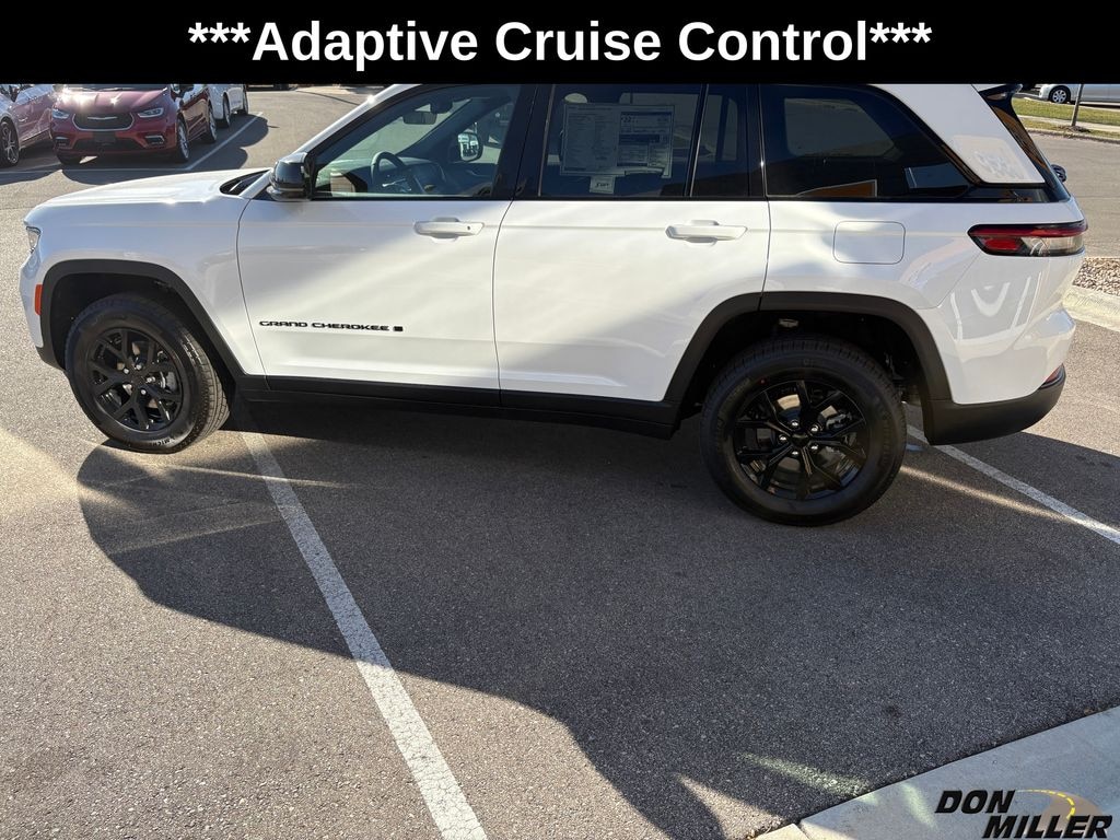 New 2025 Jeep Grand Cherokee Laredo Sport Utility
