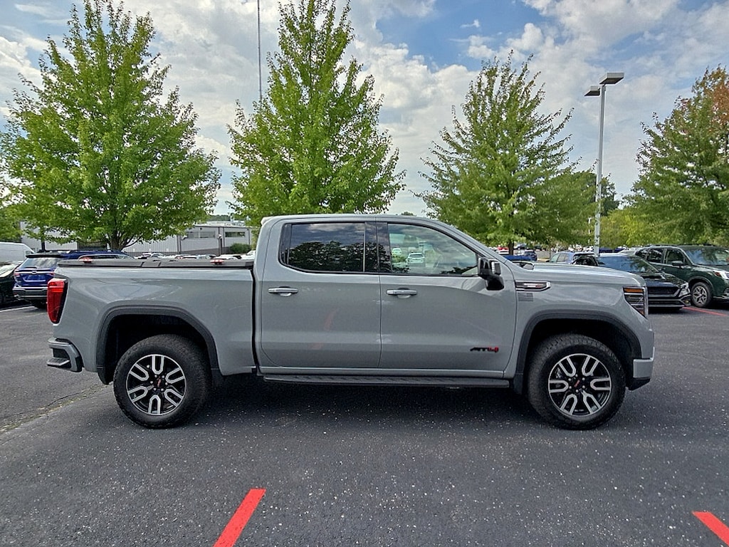 Used 2025 GMC Sierra 1500 4WD Crew Cab Short Box AT4