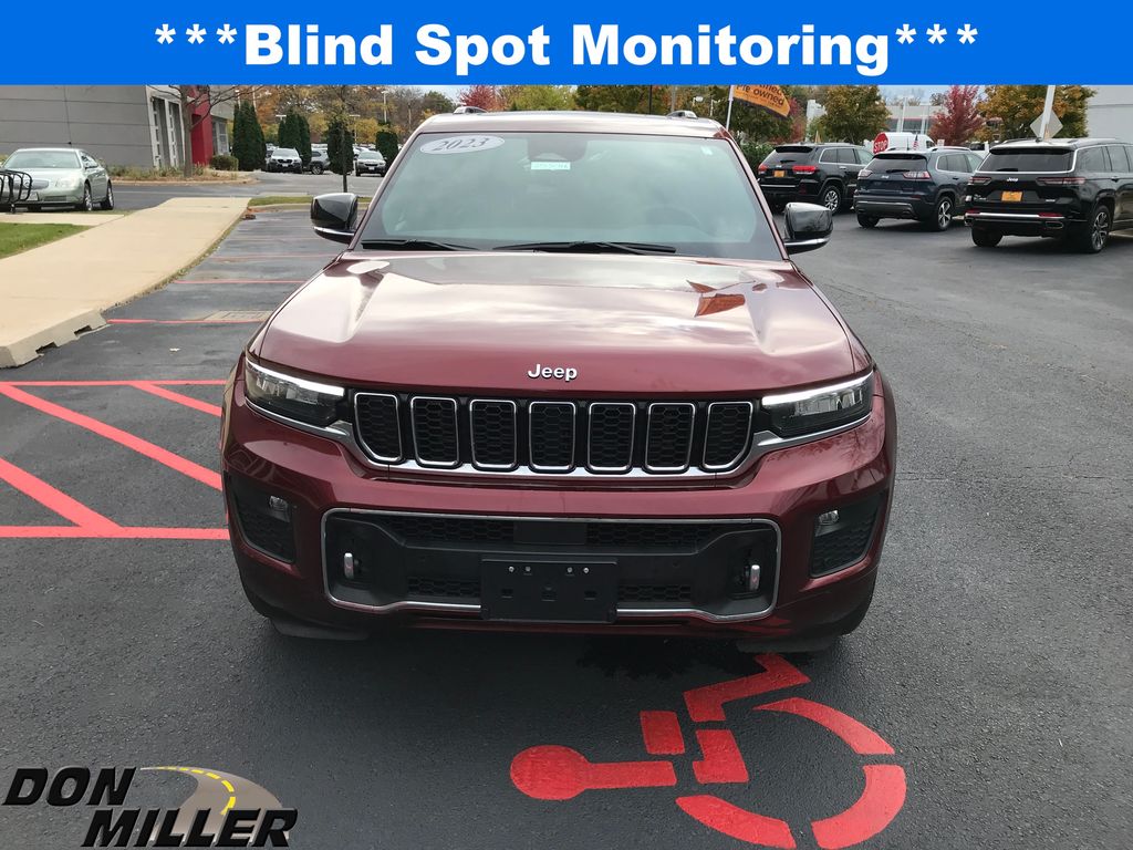 2023 Jeep Grand Cherokee Overland photo 2