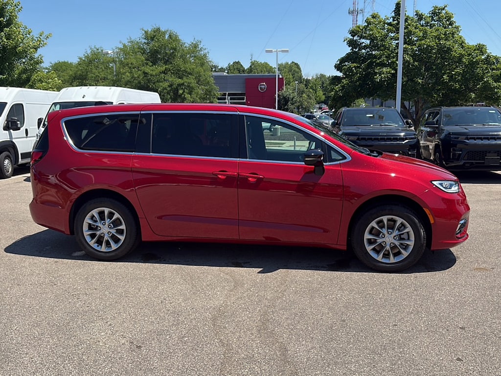 New 2026 Chrysler Pacifica Select AWD Passenger Van