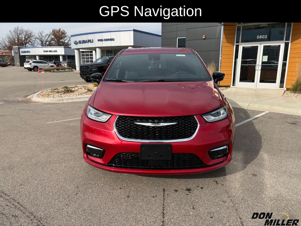 2026 Chrysler Pacifica photo 2