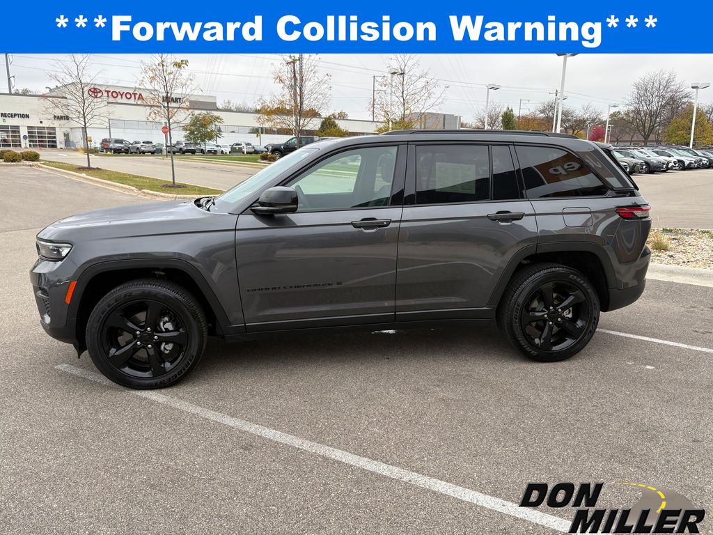 2025 Jeep Grand Cherokee Laredo Altitude X photo 2