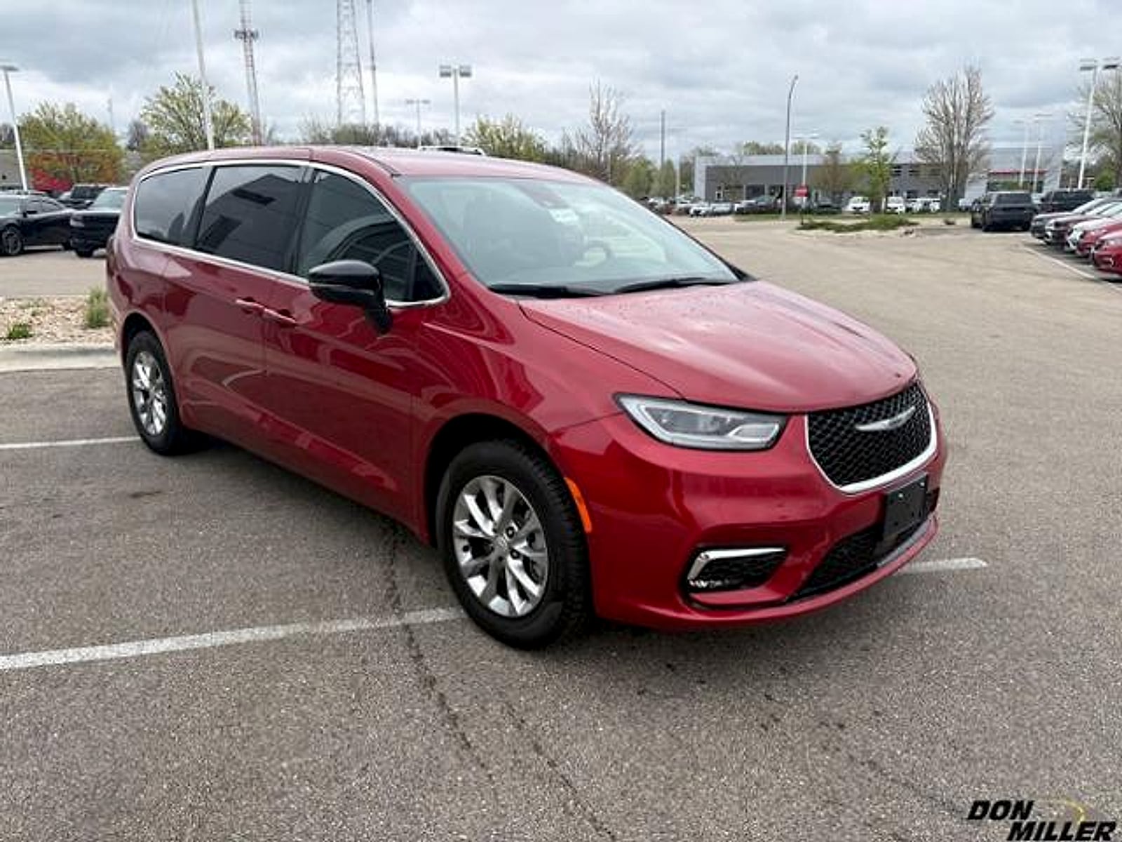 2026 Chrysler Pacifica Select AWD's photo