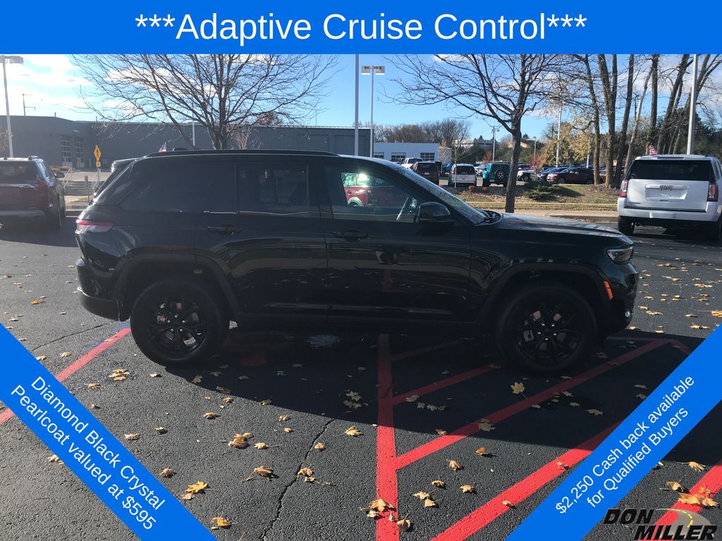 2025 Jeep Grand Cherokee Laredo Altitude X photo 3