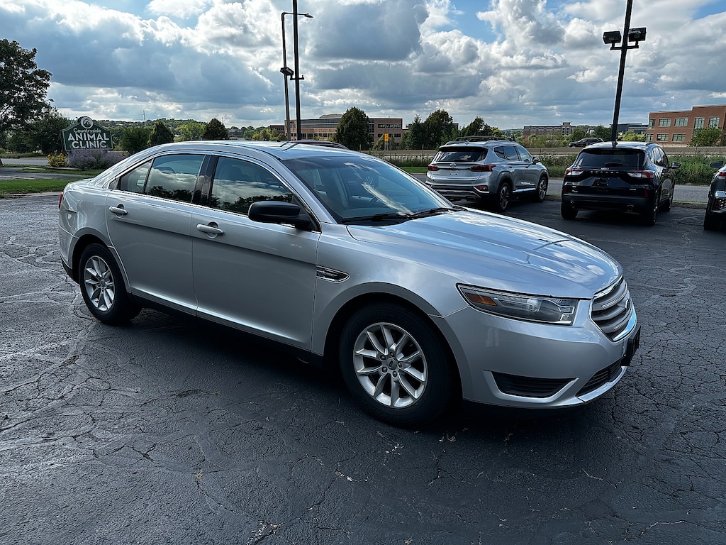 Used 2013 Ford Taurus SE Sedan