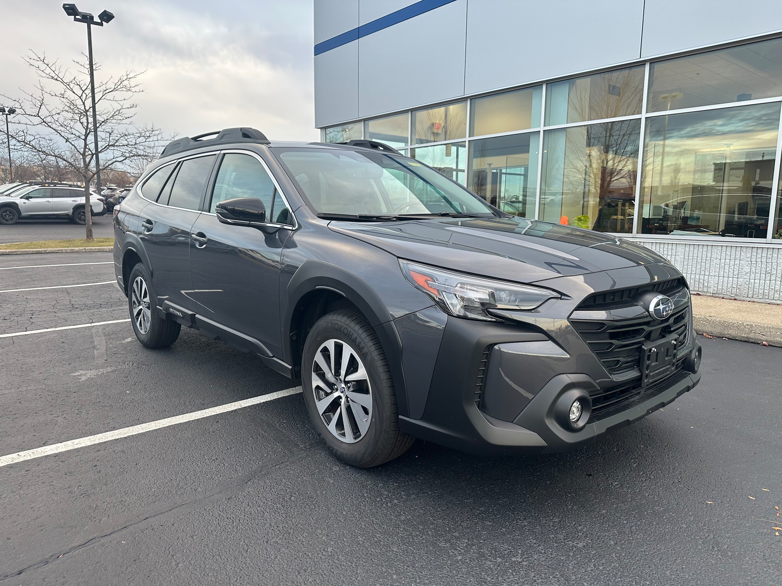 2025 Subaru Outback Premium's photo