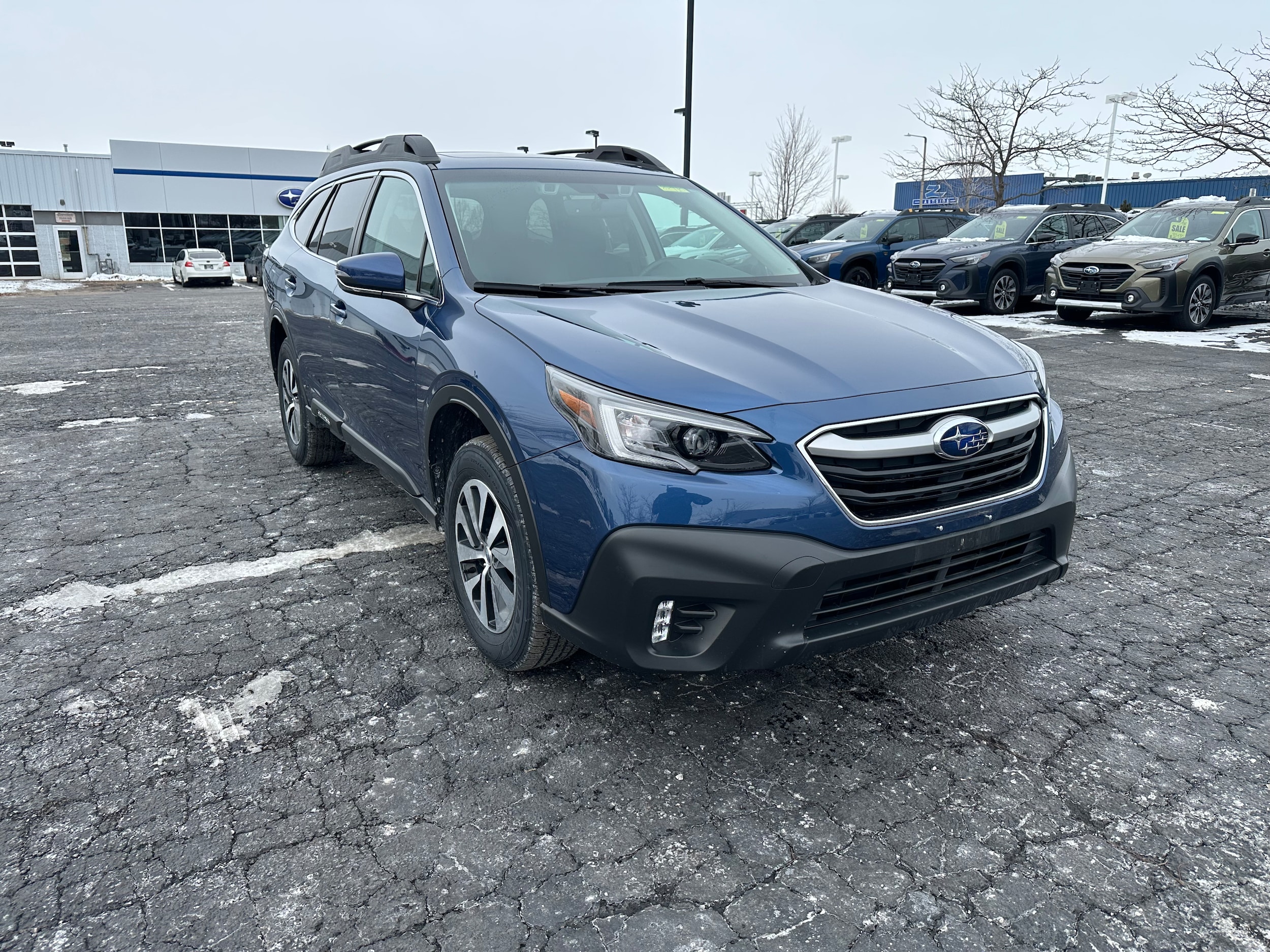 2022 Subaru Outback Premium's photo