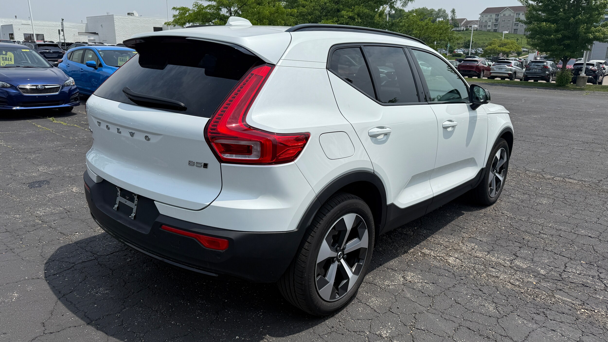 2024 Volvo XC40 Core photo 2