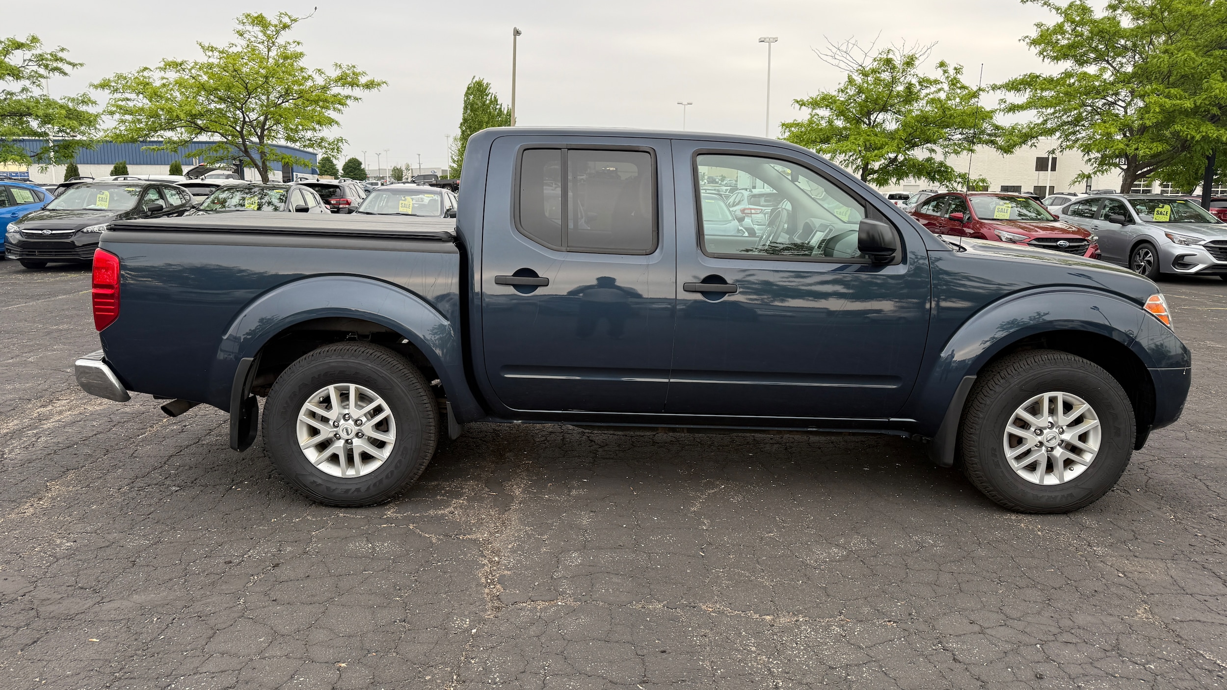 Used 2019 Nissan Frontier SV with VIN 1N6AD0EV4KN770220 for sale in Madison, WI
