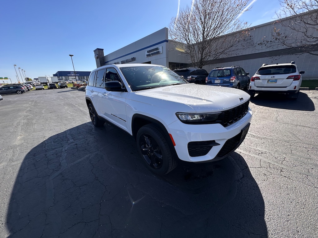 Used 2023 Jeep Grand Cherokee Altitude 4x4 SUV