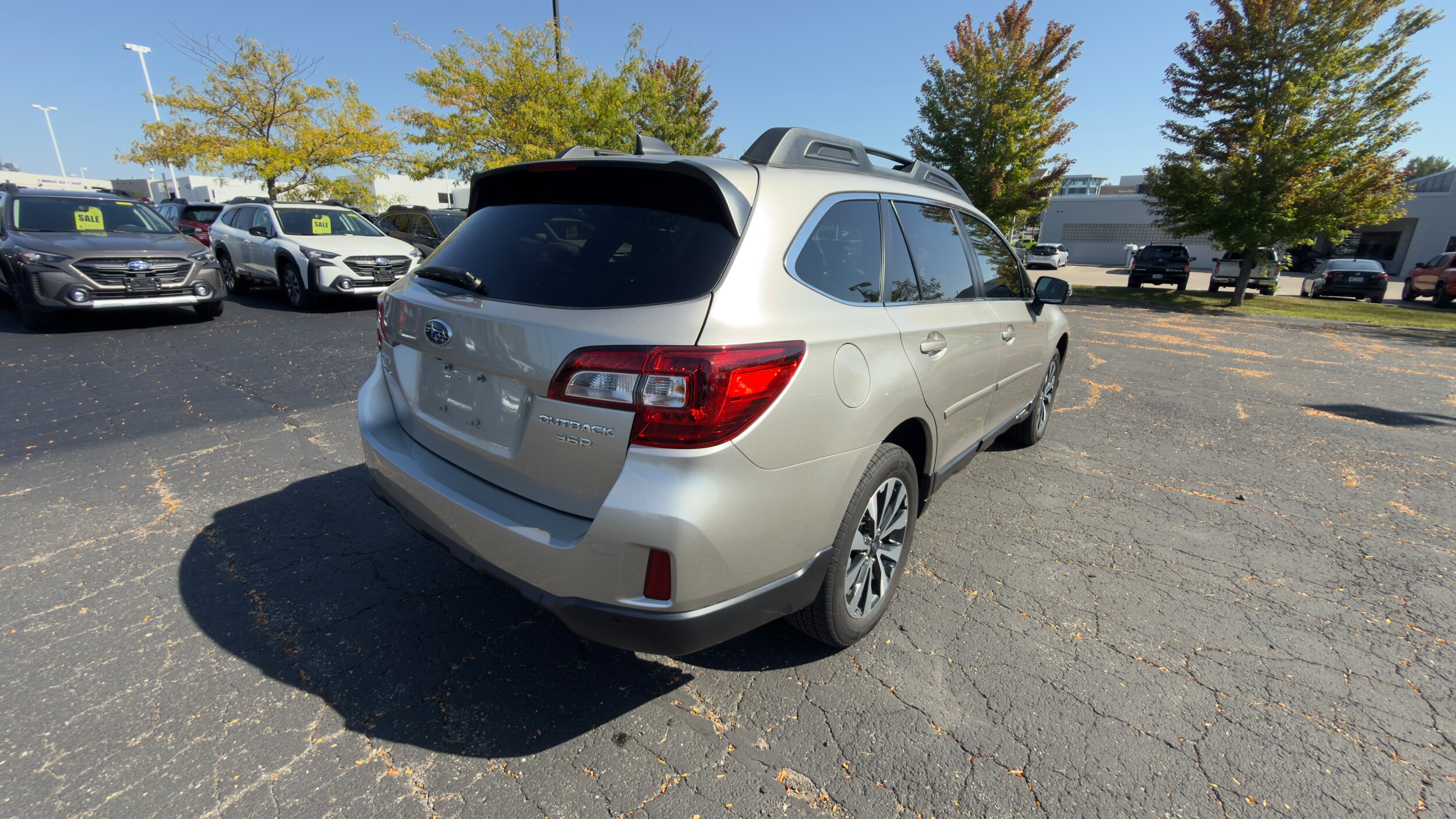 2017 Subaru Outback Limited photo 2