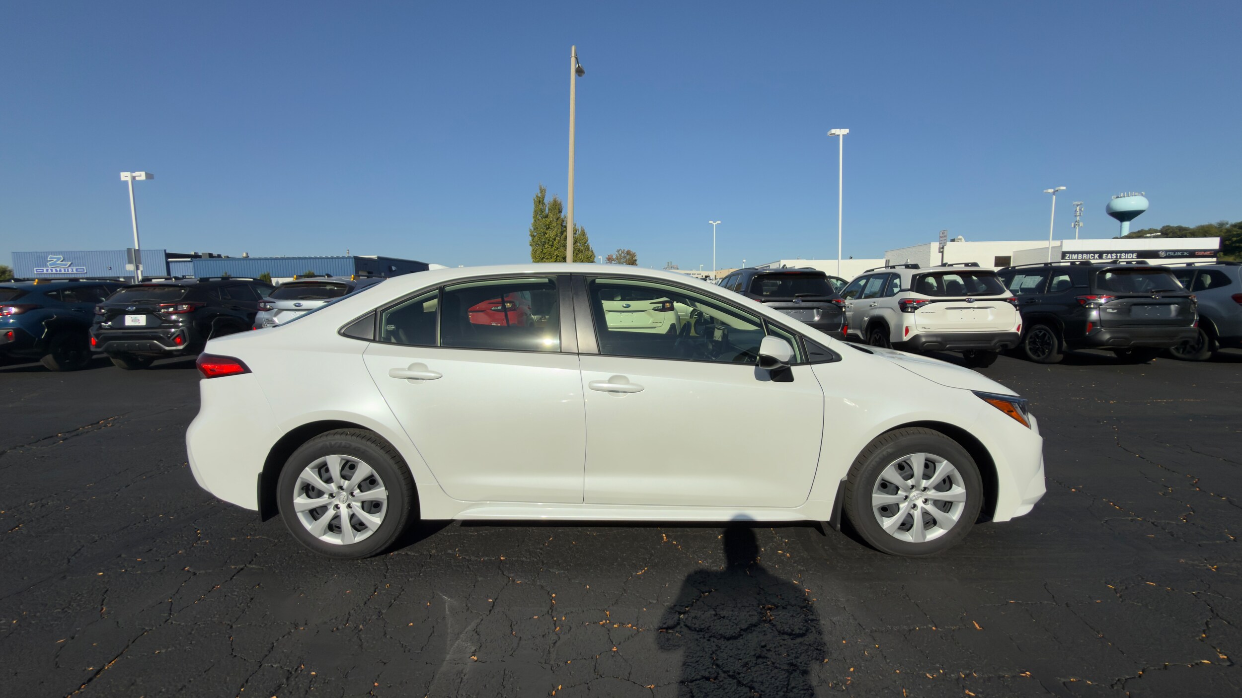 2024 Toyota Corolla LE photo 2