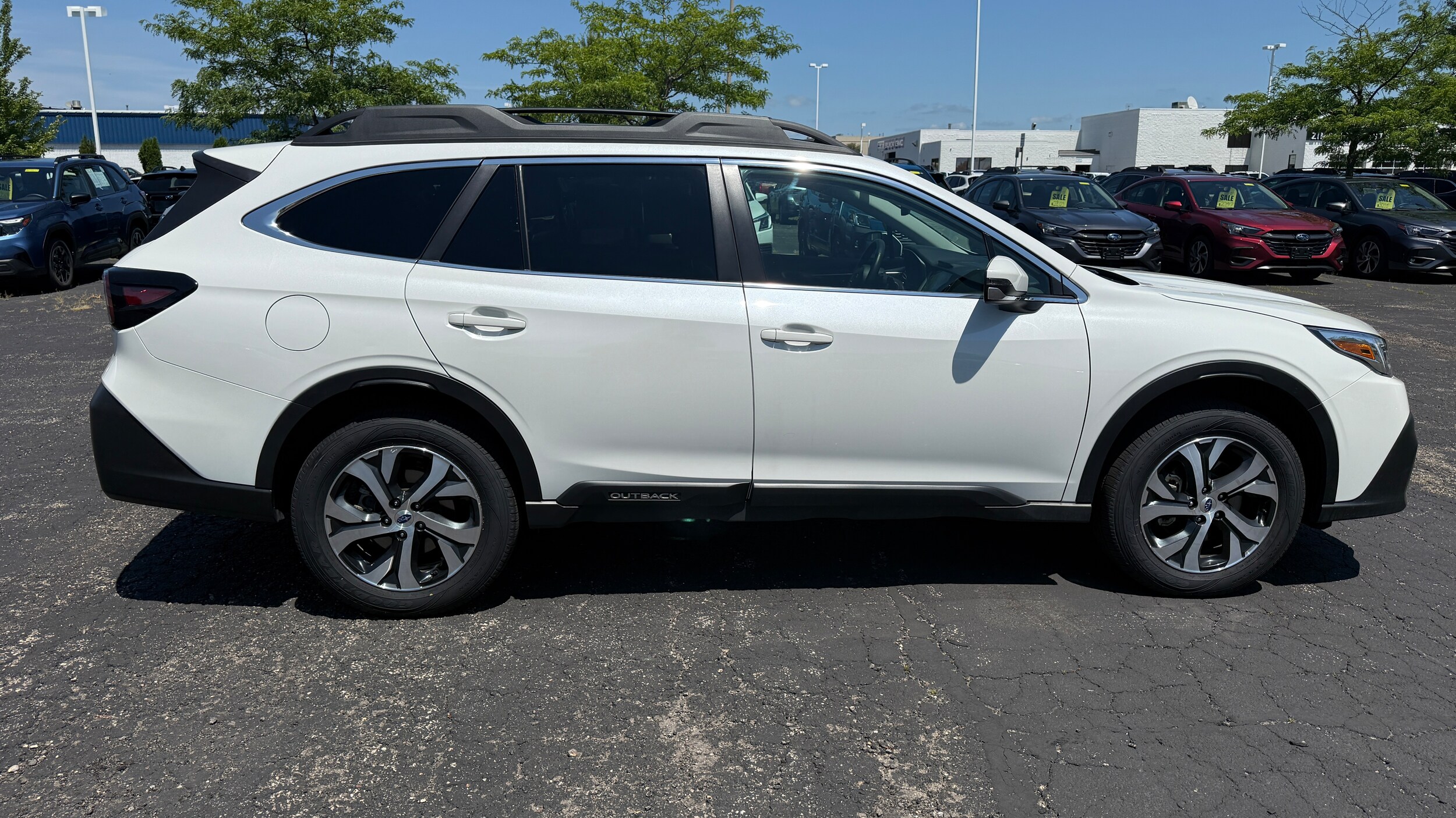 2022 Subaru Outback Limited photo 2
