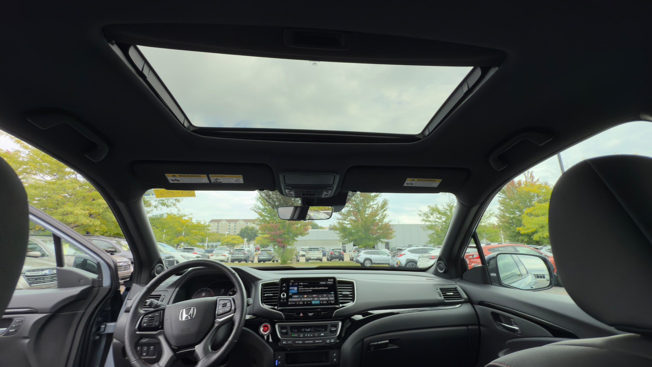 2024 Honda Ridgeline Black Edition photo 2