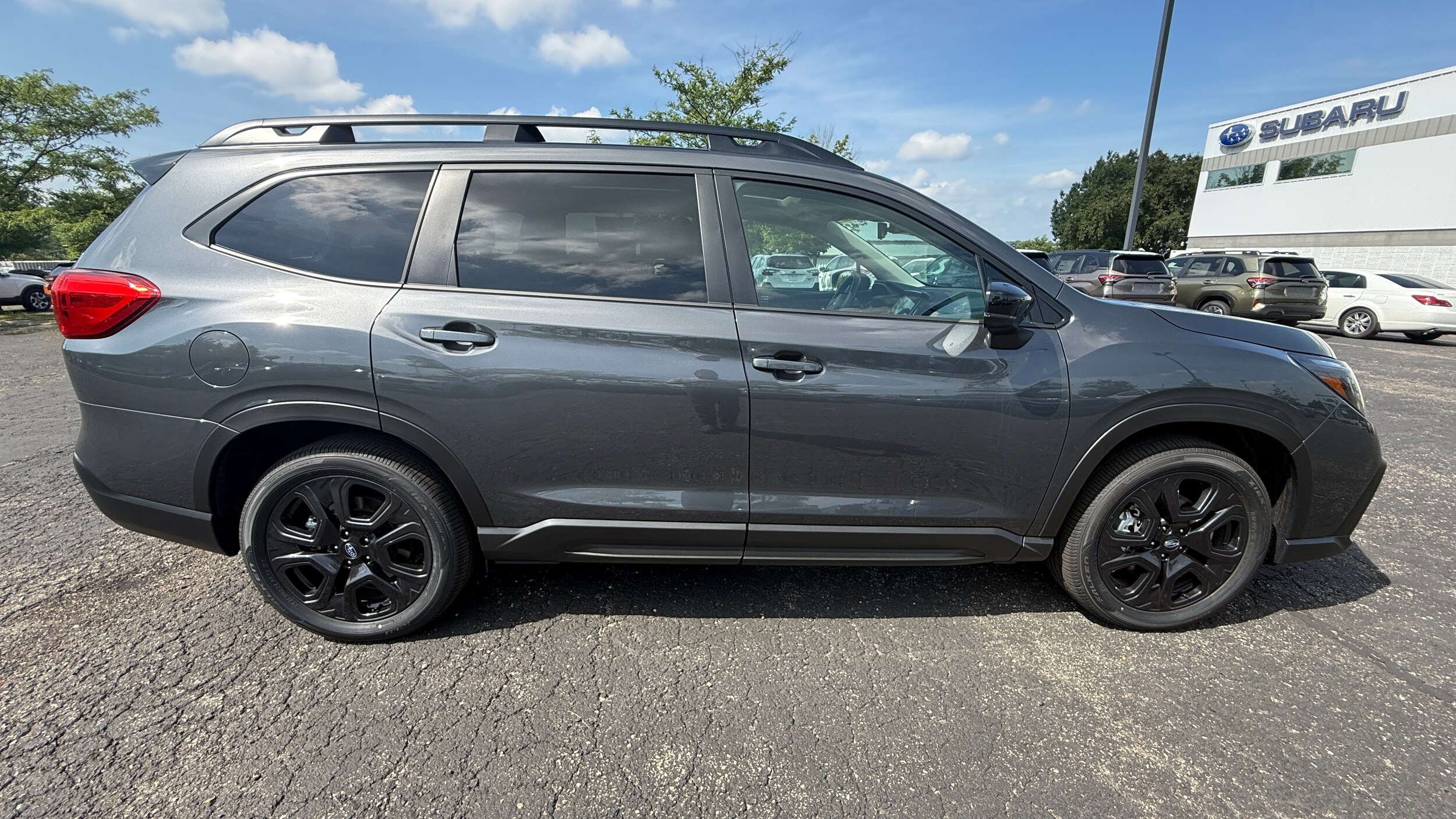 2025 Subaru Ascent Onyx Edition photo 2
