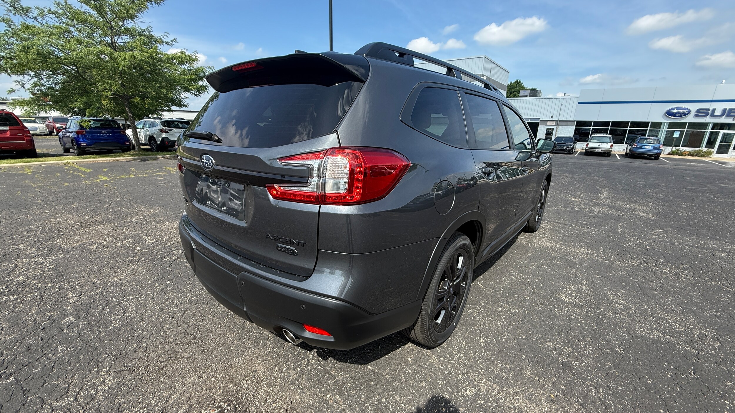 2025 Subaru Ascent Onyx Edition photo 3