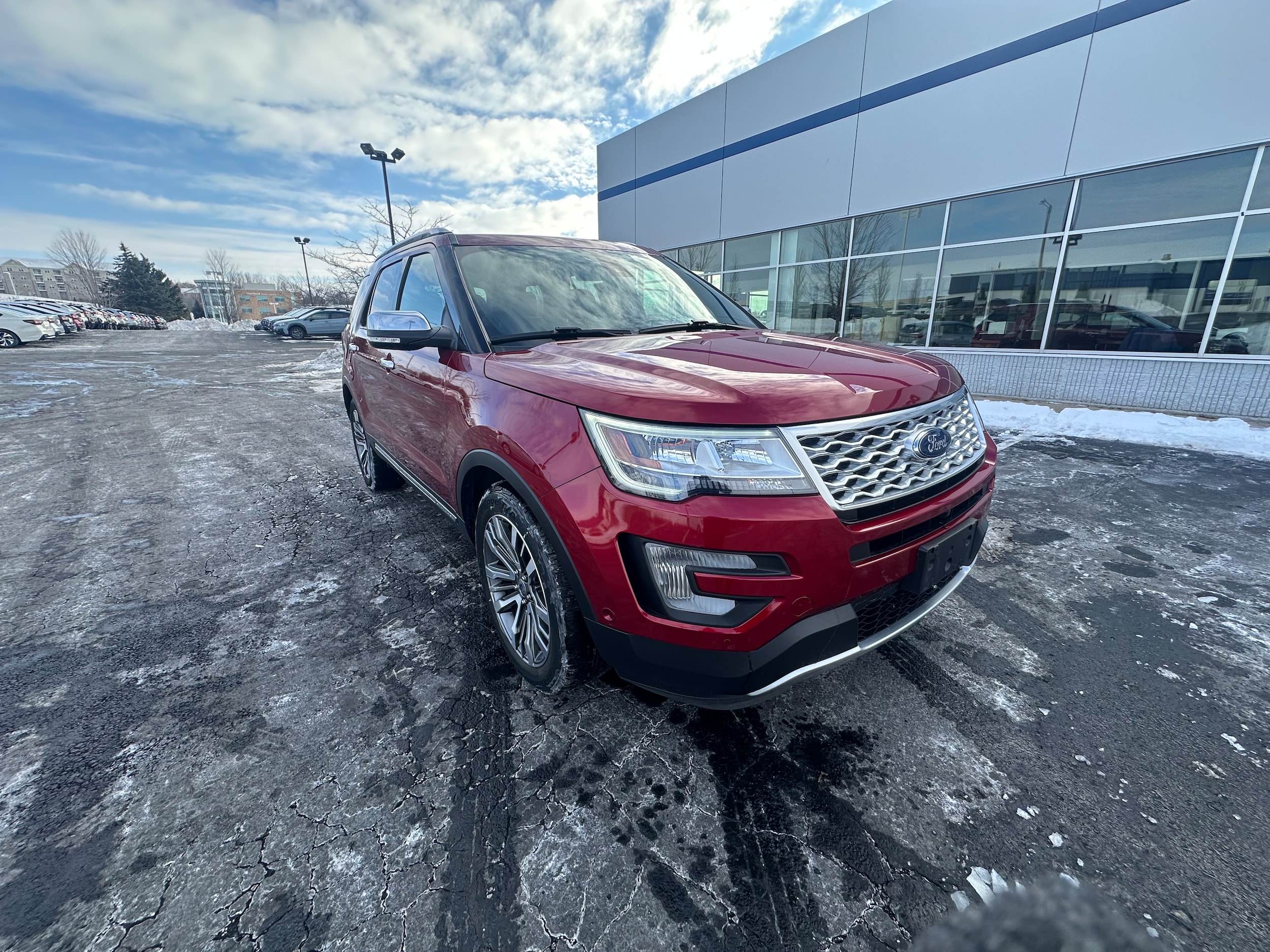 2017 Ford Explorer Platinum's photo