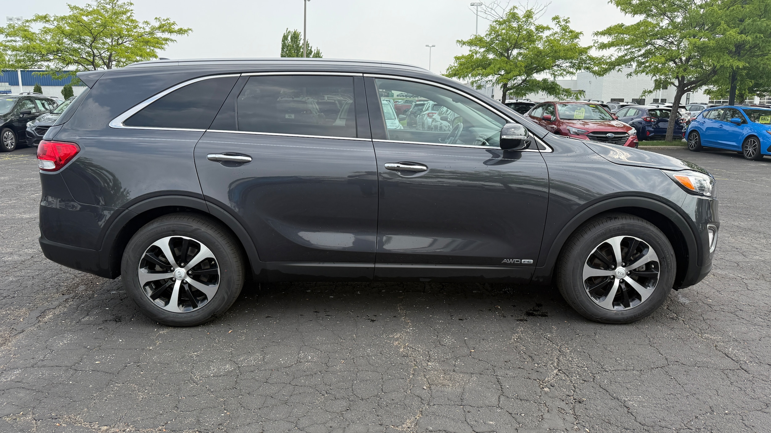 Used 2017 Kia Sorento EX with VIN 5XYPHDA56HG319255 for sale in Madison, WI