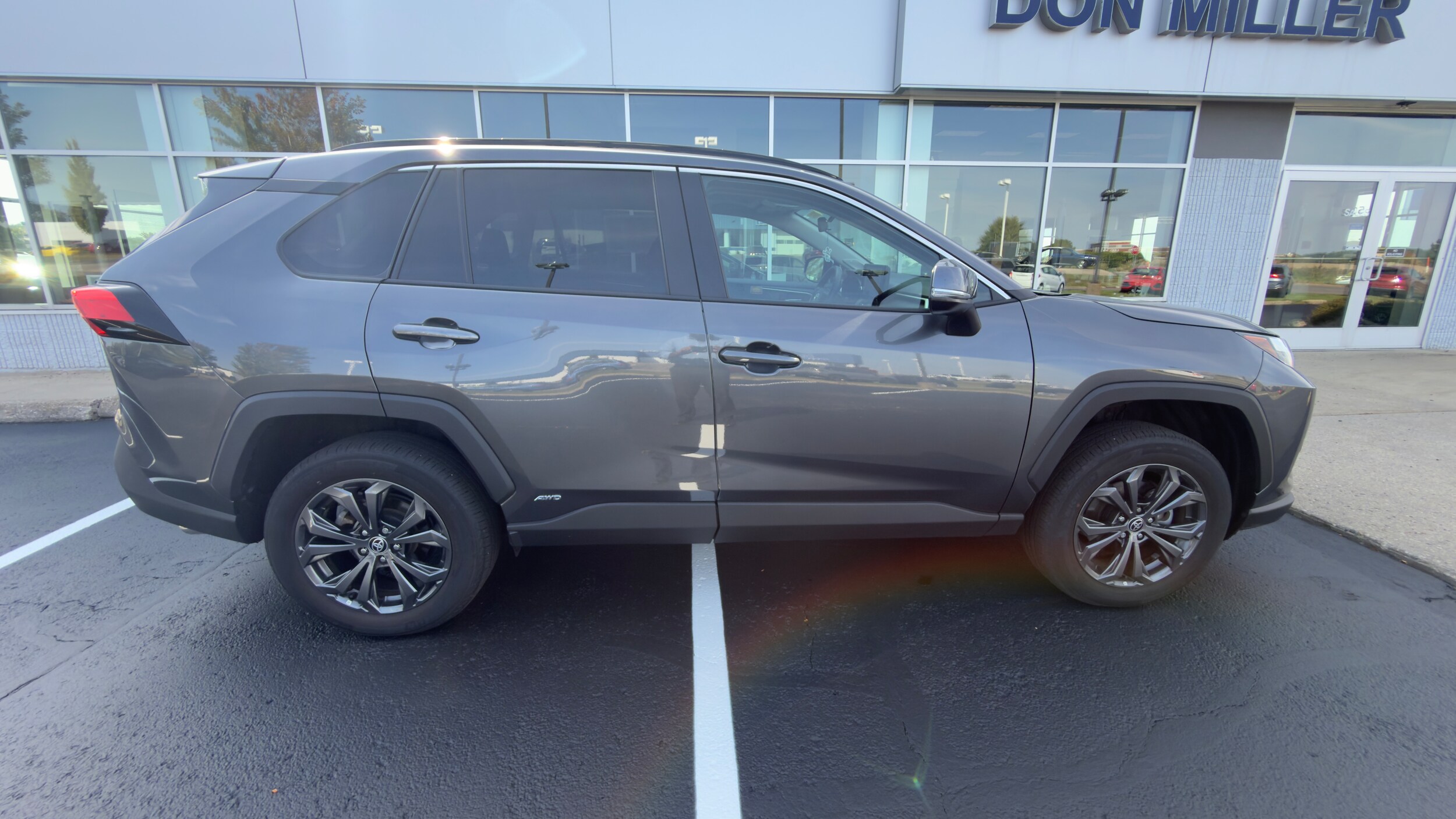 2023 Toyota RAV4 Hybrid XLE Premium photo 2