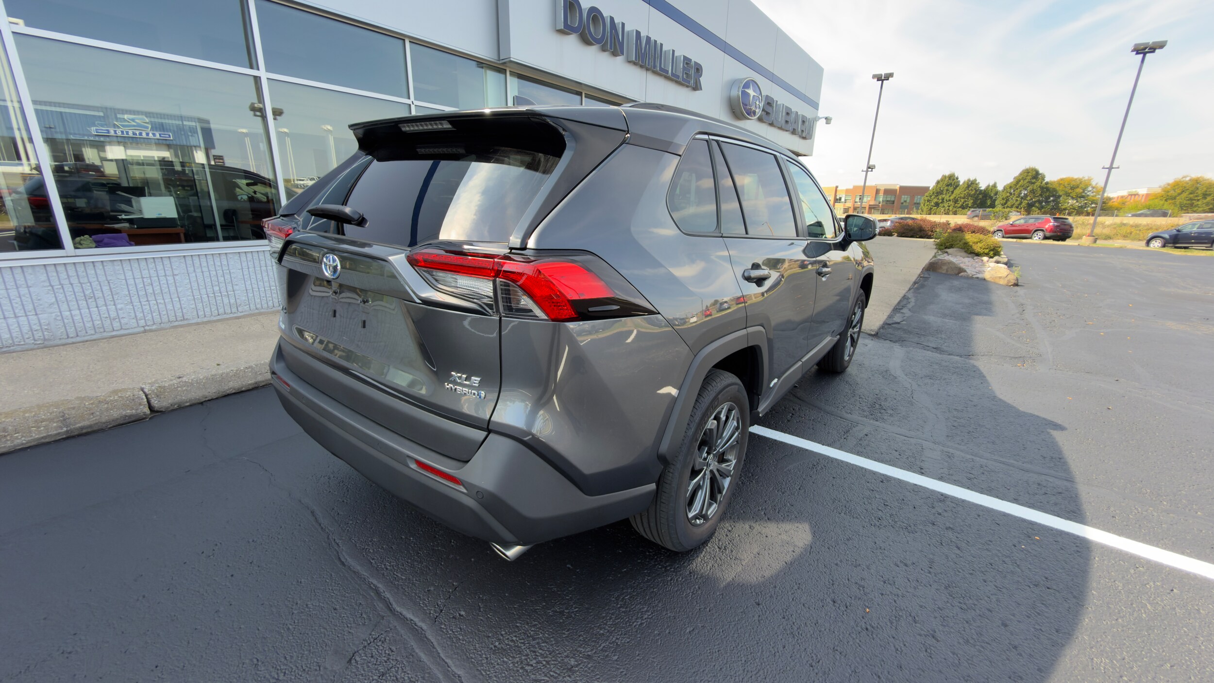 2023 Toyota RAV4 Hybrid XLE photo 2