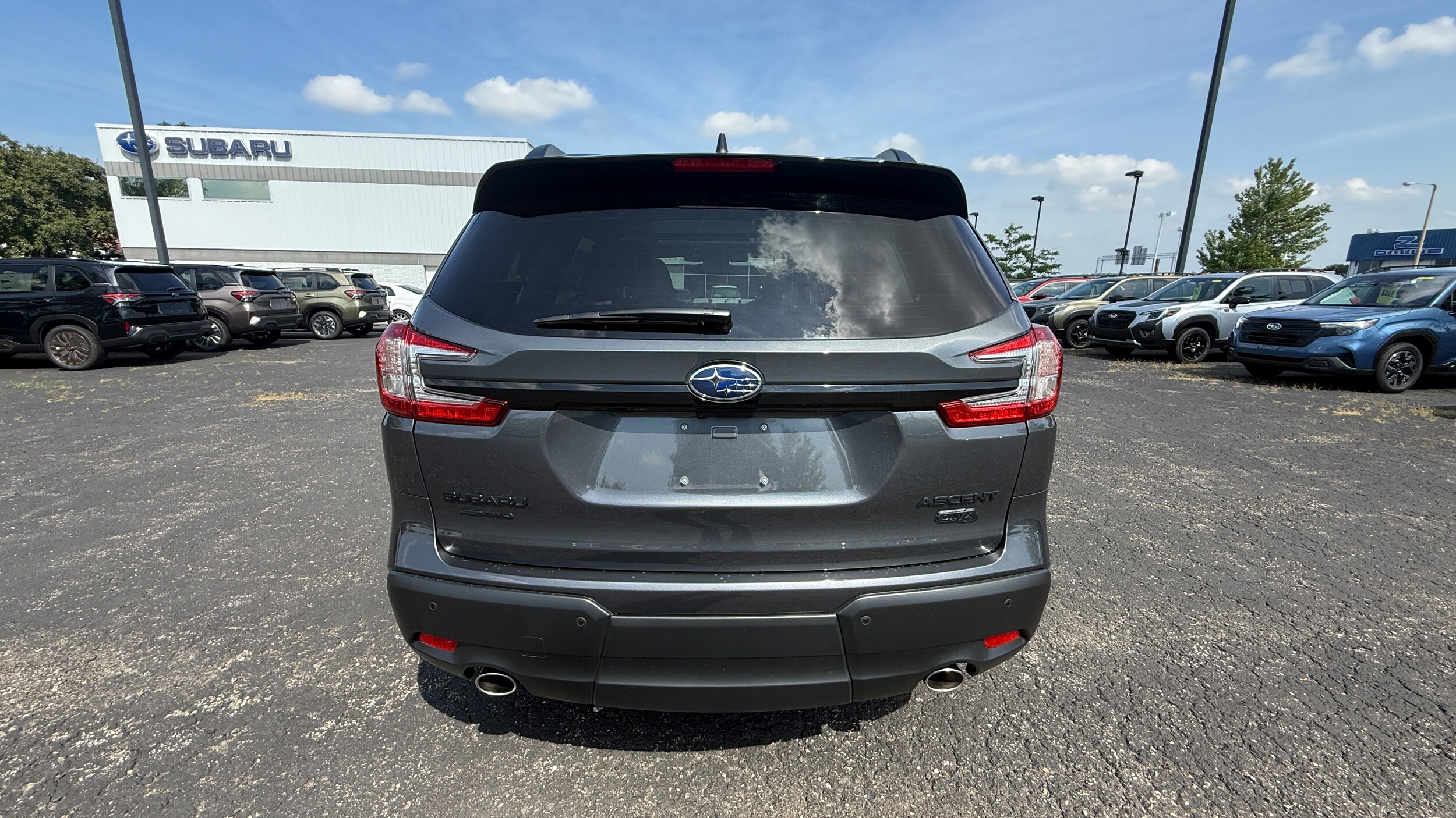 2025 Subaru Ascent Onyx Edition photo 4
