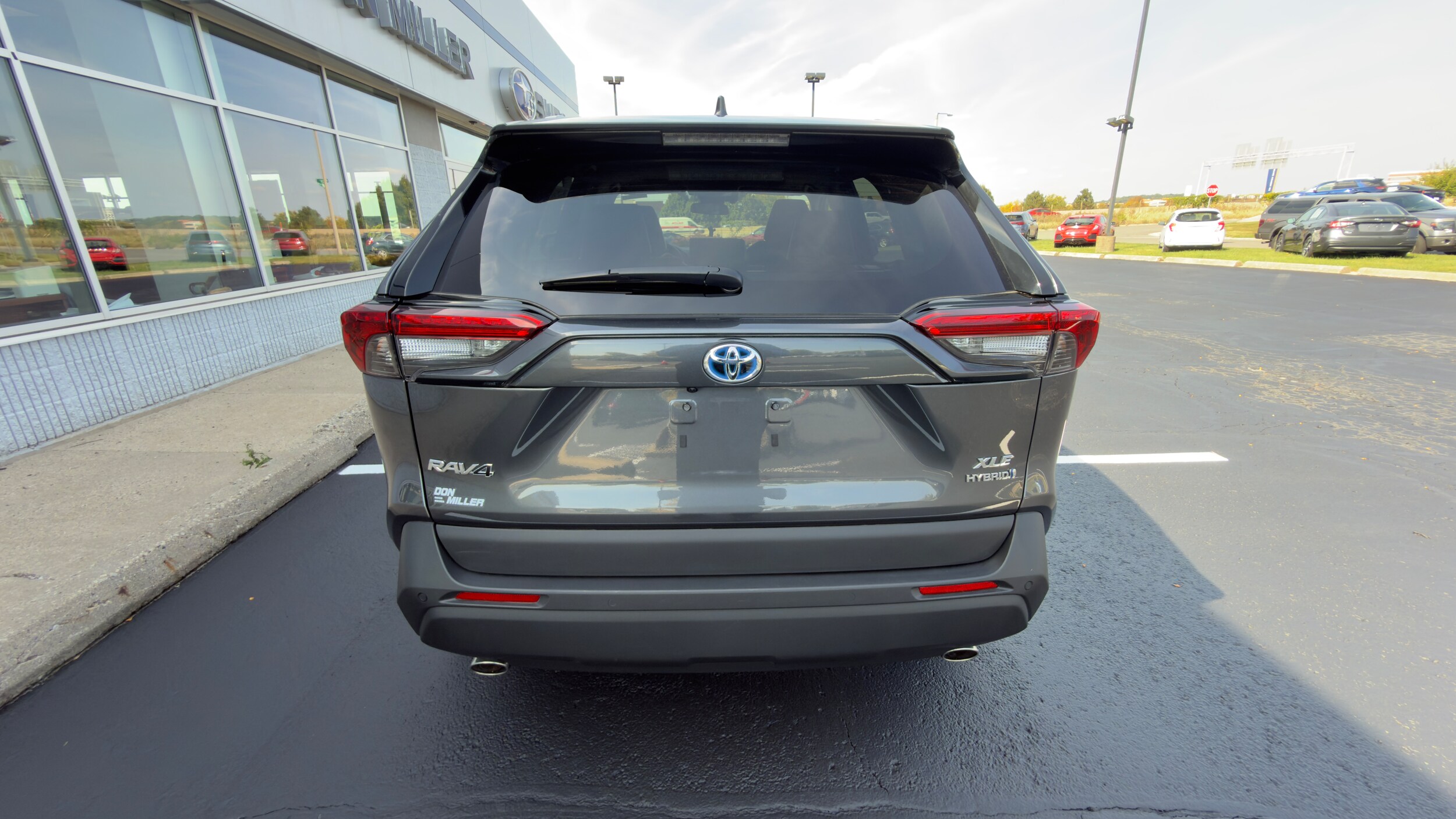 2023 Toyota RAV4 Hybrid XLE photo 3